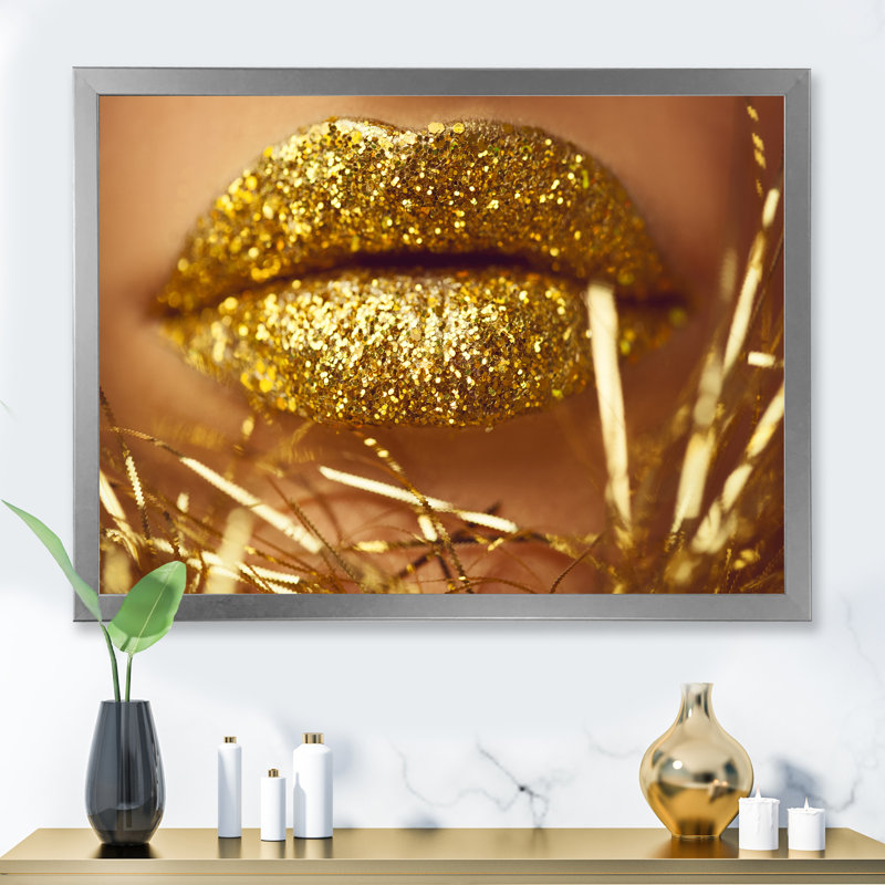 Golden Woman Lips - Photographie sur toile, Cadre photo argenté, H 24 po x l 32 po x P 1 po