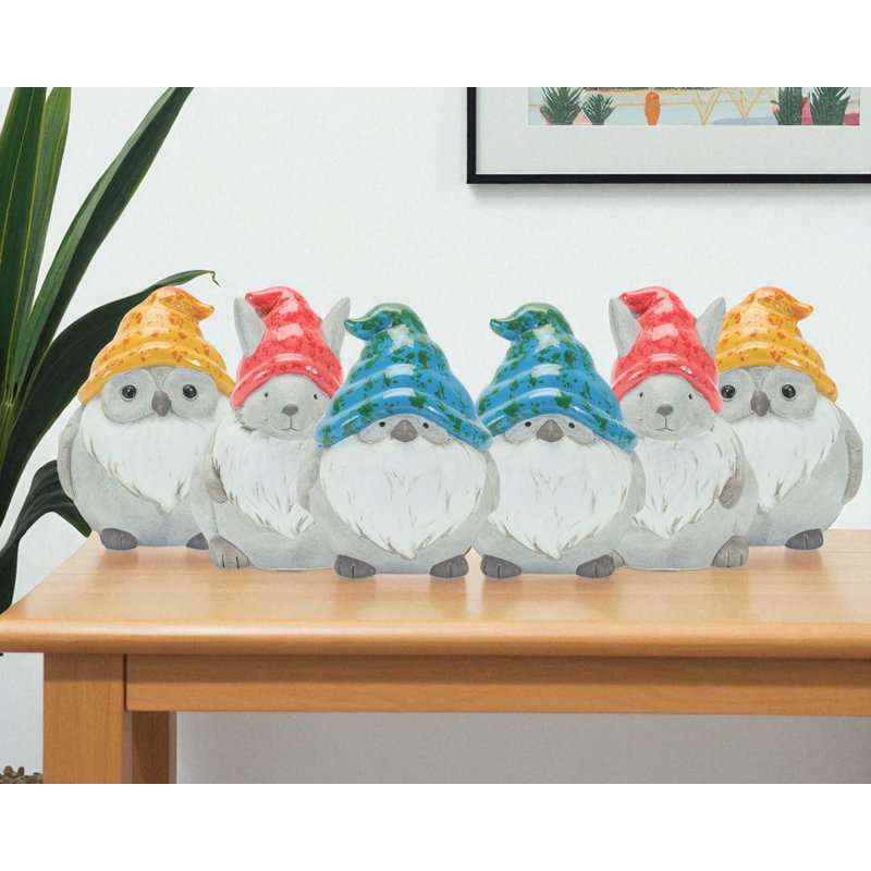 Ensemble de six gnomes de la faune en terre cuite grise