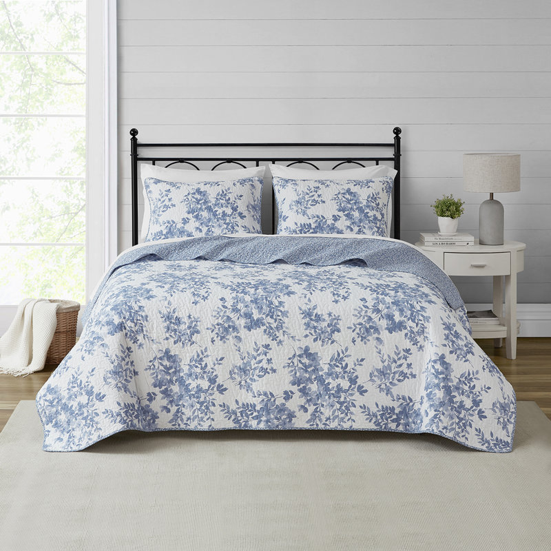 Philomena Twin White and Blue Reversible Cotton Quilt Set