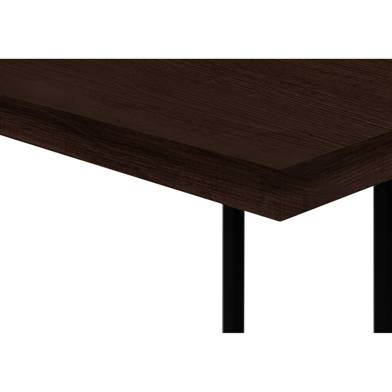 Table d'appoint avec plateforme en stratifié brun épais et base en métal noir pour cadre de chambre à coucher rectangulaire