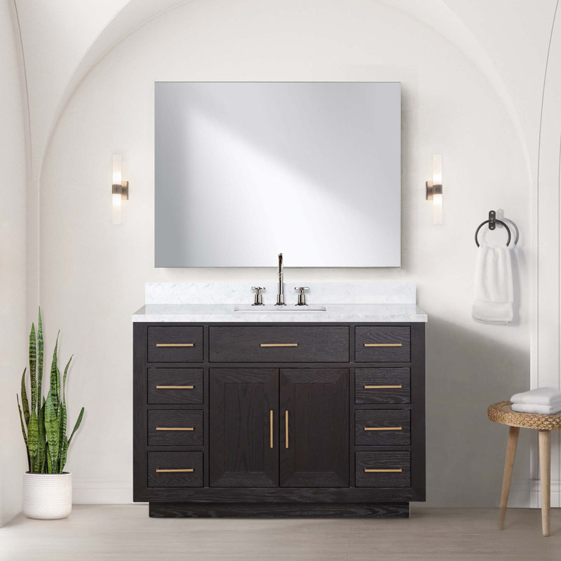Ensemble de meuble-lavabo simple avec robinet et miroir