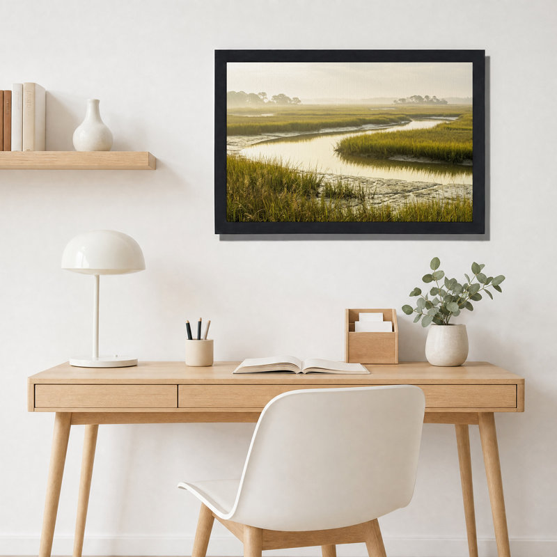 Tableau sur toile représentant un paysage de marais brumeux avec un ruisseau sinueux, 12"H x 18"W