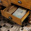 Table basse rectangulaire en bois massif pour le salon, table basse antique de 40 pouces à 4 tiroirs, table basse en bois avec pieds décoratifs à rivets, assemblage facile-90626768