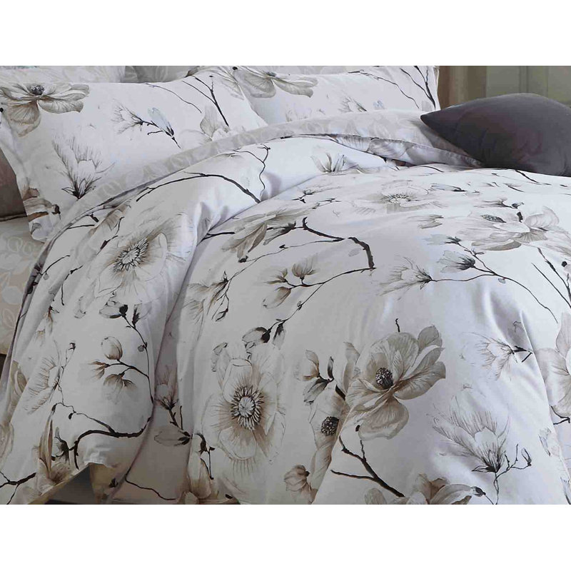 Juan Garden Cotton Channel Floral Comforter, Queen Comforter + 2 Standard Shams