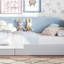 Lit simple pour enfant avec rembourrage et garde-corps SnugHaven-133276883