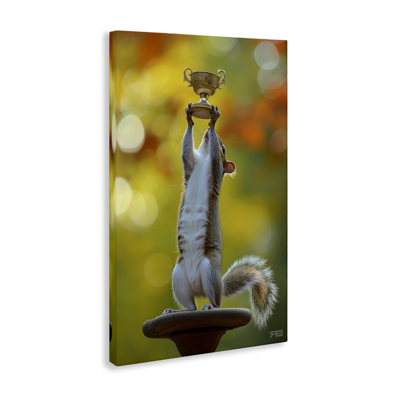 Écureuil tenant un trophée sur toile par Roozbeh Bahramali, H 45 po x l 30 po