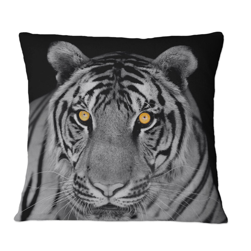 Portrait monochrome d'un tigre blanc II - Coussin décoratif à imprimé traditionnel, 18 po x 18 po
