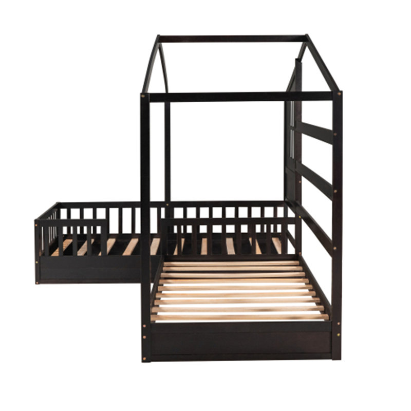 Lit en bois robuste avec clôture et structure à lattes, idéal pour les chambres d'enfants, les soirées pyjama et le repos confortable