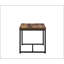 Table de bout en chêne vieilli et finition noire avec plateau en bois composite durable et base en métal stable, parfait pour les intérieurs modernes.