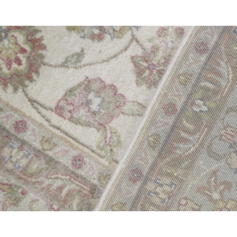 Wool Oriental Area Rug in Ivory/Khaki