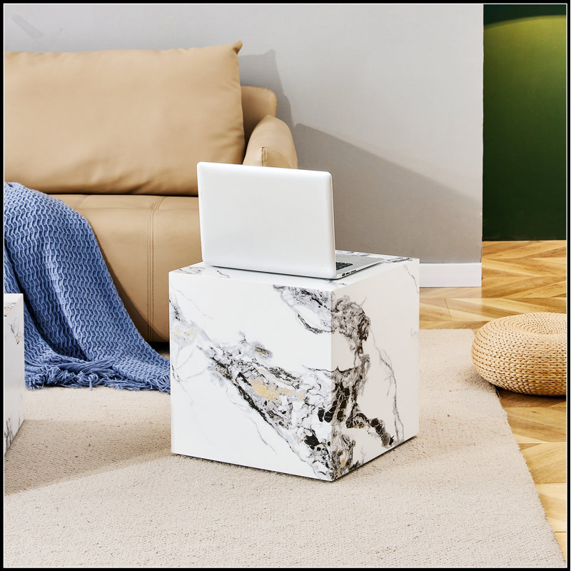Table basse moderne en bois aggloméré blanc avec un design texturé élégant pour des espaces de vie compacts