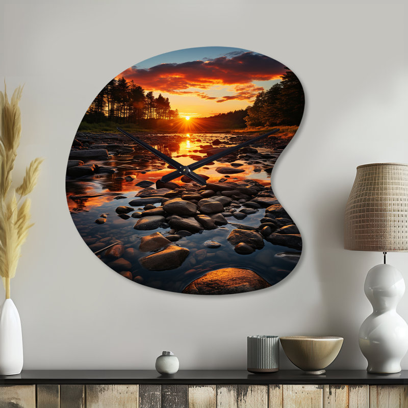 «Kentucky Landscape River» - horloge en métal de forme unique orange, impression d'horloge murale asymétrique moderne, Petit