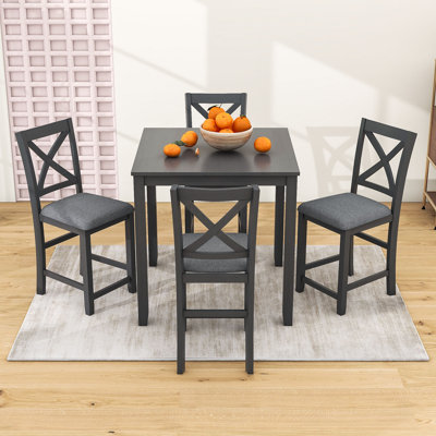 Ensemble de salle à manger 5 pièces Jerimie, table carrée à hauteur de comptoir en bois et 4 chaises rembourrées