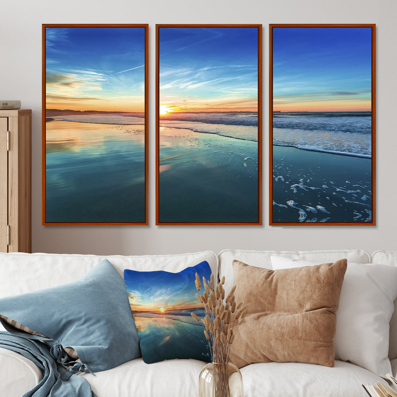 «Blue Seashore with Distant Sunset» - Photographie de cadre flottant 3 pièces sur toile, H 32 po x l 48 po, Brown