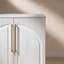 Armoire 62 po moderne en placage de bois de frêne arqué 62 po - Buffet et console multimédia avec poignées en laiton, noir / blanc-347267825