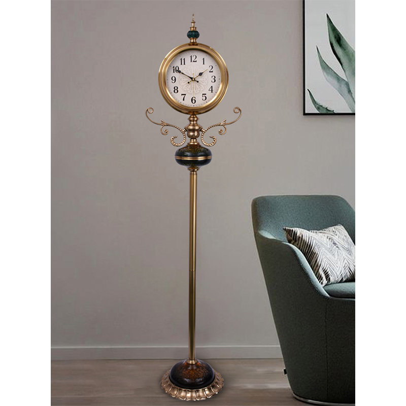 Horloge de sol classique en métal galvanisé au design antique