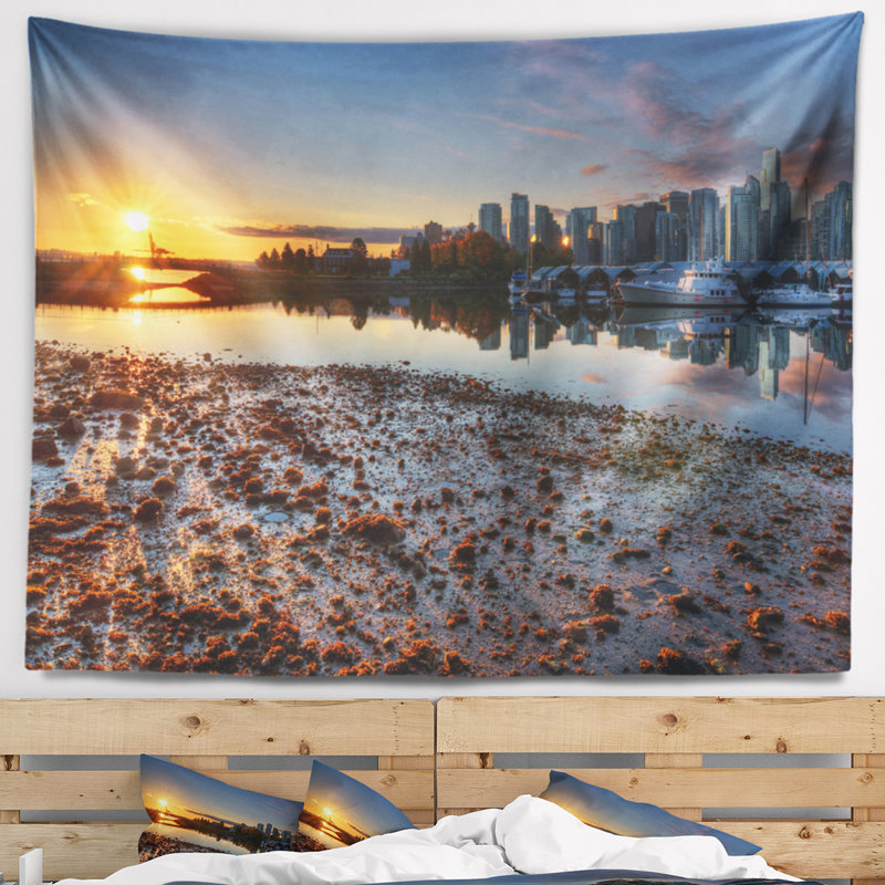 Tapisserie en polyester vancouver au matin avec accessoires suspendus inclus, H 32 po x l 39 po