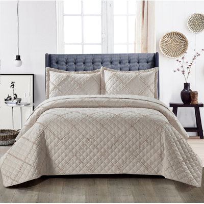 Rosalind Wheeler Fairdale Bedspread with Pillow Shams