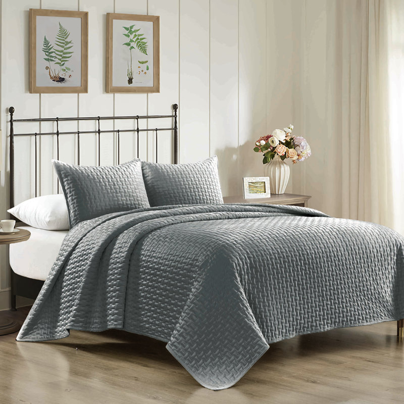 Polyester Quilted Geometric Quilt Set, Silver, Queen Quilt + 2 Standard Shams