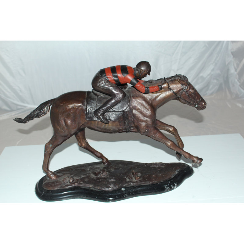 Statue Lillias Jockey avec cheval