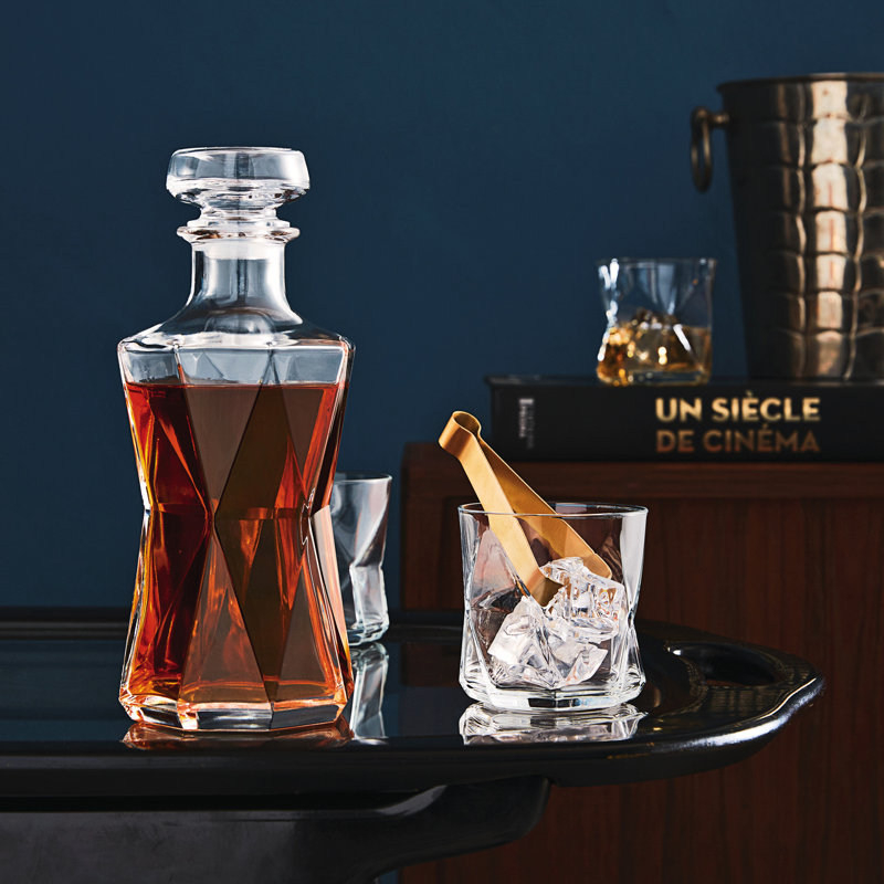Cassiopea 33.75 oz. Whiskey Decanter (1 piece)