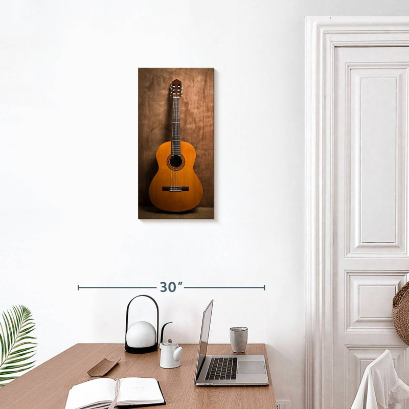 Guitare classique, H 24 po x l 12 po