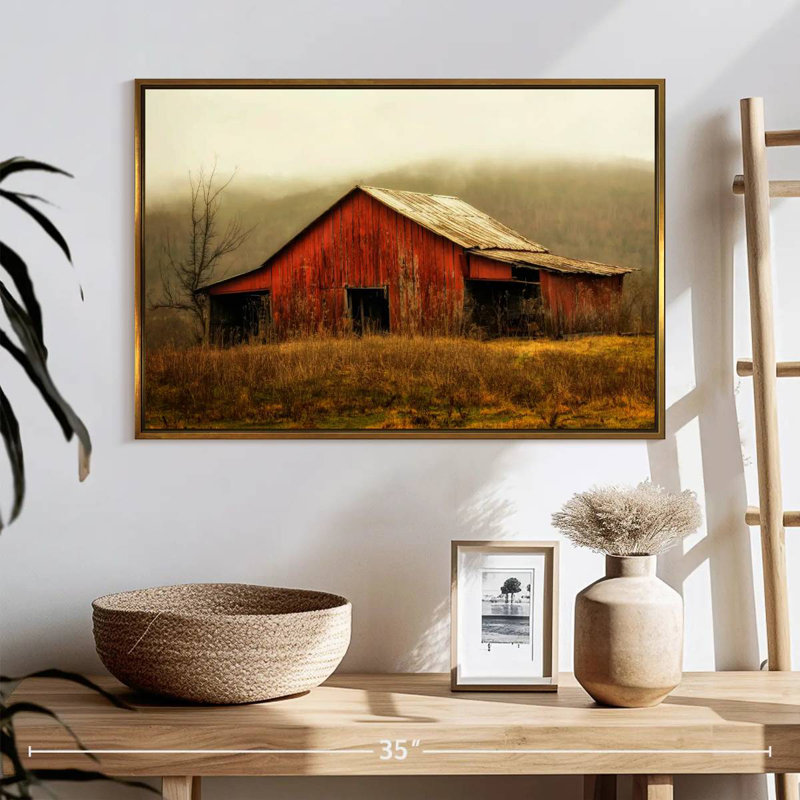 Skylight Barn dans le brouillard, Cadre flottant doré, 25 po x 17 po