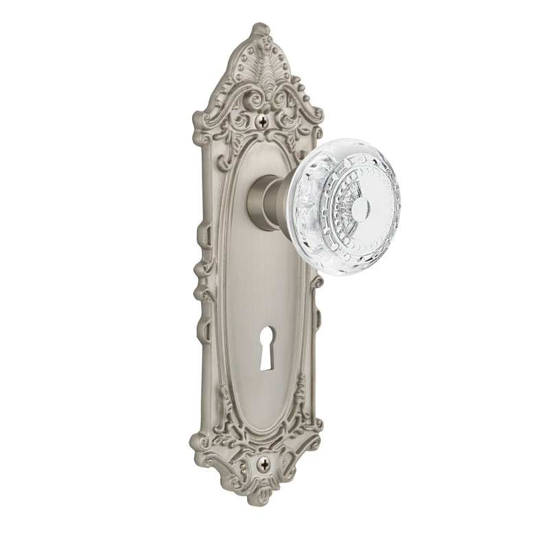 Plaque victorienne avec trou de serrure décoratif et poignée Crystal Meadows, 2 3/8 po, Nickel satiné