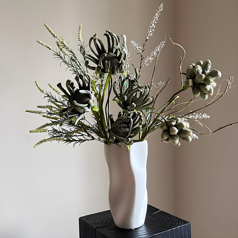 Ornements de fleurs simulées
