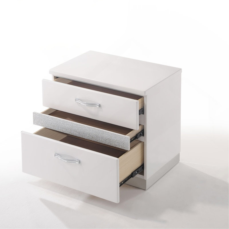 Table de chevet avec finition blanche brillante et 3 tiroirs