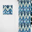 Rideau obscurcissant à chevrons rétro vintage bleu cobalt et blanc I - 1 panneaux-107598983