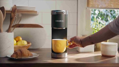 Keurig K-Mini Plus Coffee Maker, Single Serve K-Cup Pod Coffee Brewer, 6 to  12 oz. Brew Size, Stores up to 9 K-Cup Pods, Matte White