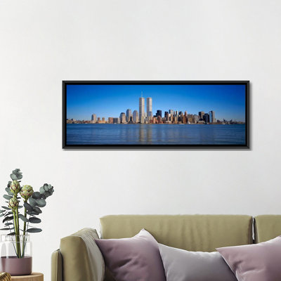 Gratte-ciel au bord de l'eau, World Trade Center, Lower Manhattan, New York, État de New York, États-Unis par Panoramic Images - Impression sur toile tendue sur châssis tendu