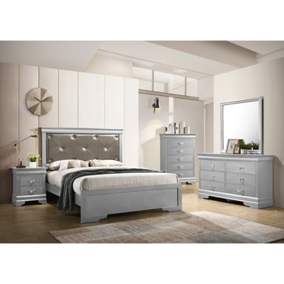 Elegantly Designed Transitional Queen Bed