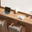 Bureau rectangulaire brun en bois massif et verre-728779451