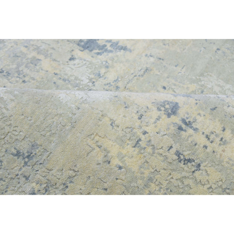 Abstract Area Rug in Gray/Beige/Silver