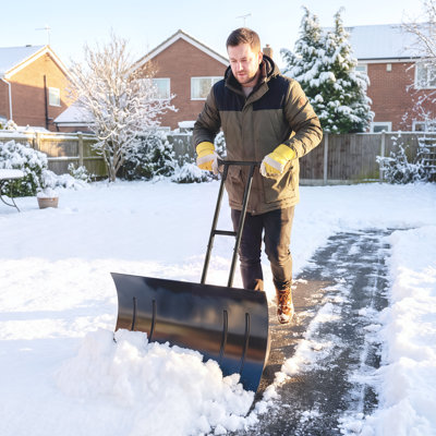 Pelle à neige avec roues, poussoir à neige en métal robuste 29 po x 18 po avec poignée réglable à 5 niveaux, lame à 7 angles, bande d'usure inférieure pour l'allée, les trottoirs, le jardin, la terrasse, noir