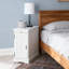 Table d'appoint multifonctionnelle avec station de charge intégrée, rangement caché, sous-verres coulissants et conception rabattable pour le salon, la chambre à coucher ou le bureau