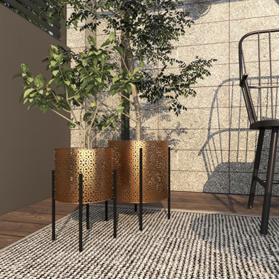 Ensemble de pot de fleurs d'extérieur moderne en métal avec motif floral et support amovible, fabrication en fer durable pour la décoration de jardin de patio
