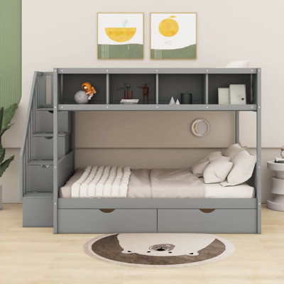 Lit superposé simple au dessus d'un lit double avec tablettes, escalier de rangement et 2 tiroirs pour enfants