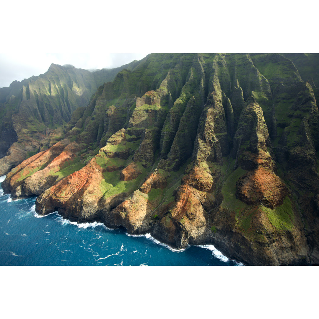 Scenic Landscape Of The Na Pali Coast von Jimkruger - Druck auf Leinwand ohne Rahmen