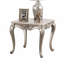 Table de bout de style traditionnel avec pieds courbés et structure sculptée en bois massif finition champagne