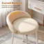 Mignonne chaise de coiffeuse avec cadre en or, fauteuil de maquillage avec dossier bas pour les petits espaces, tabouret de coiffeuse moderne en cuir Pu pour chambre à coucher, blanc