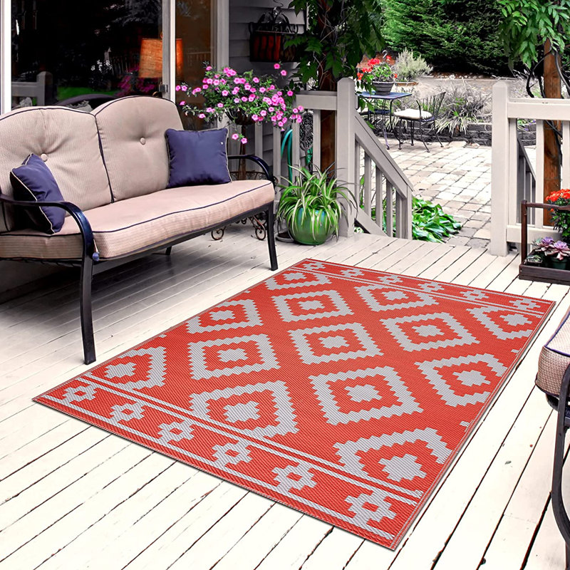 Helis Southwestern Indoor / Outdoor Rug, Rectangle 5' x 7'