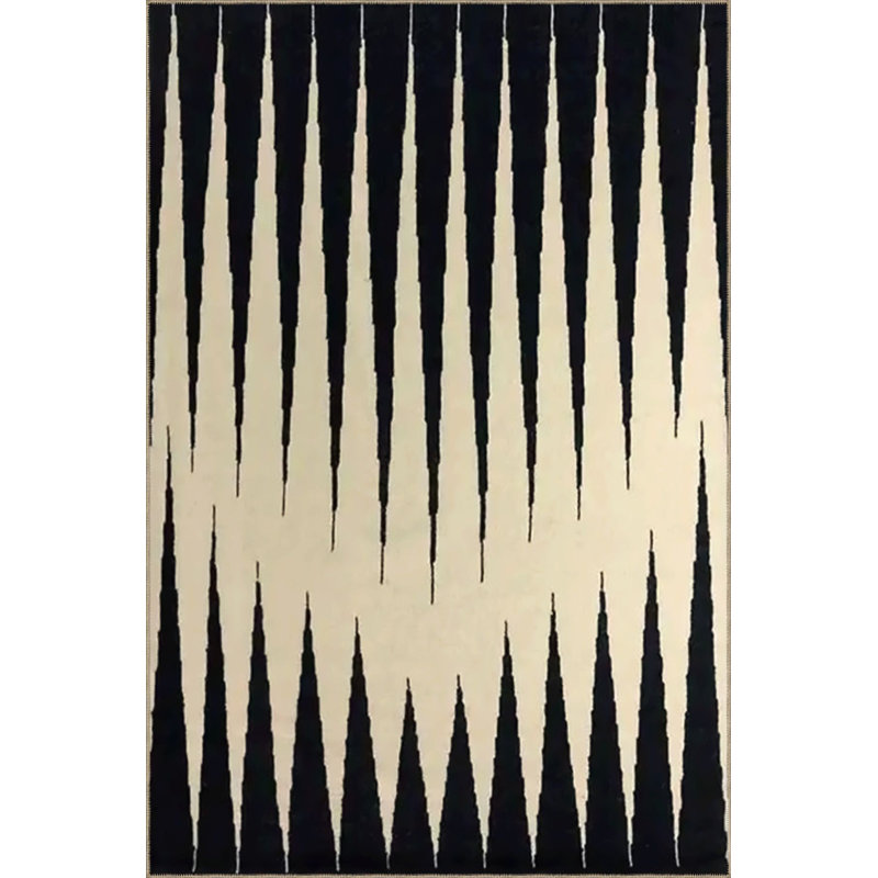 Tapis noir décoratif à motif géométrique triangulaire noir, Tapis de couloir 3 pi 3 po x 9 pi 10 po