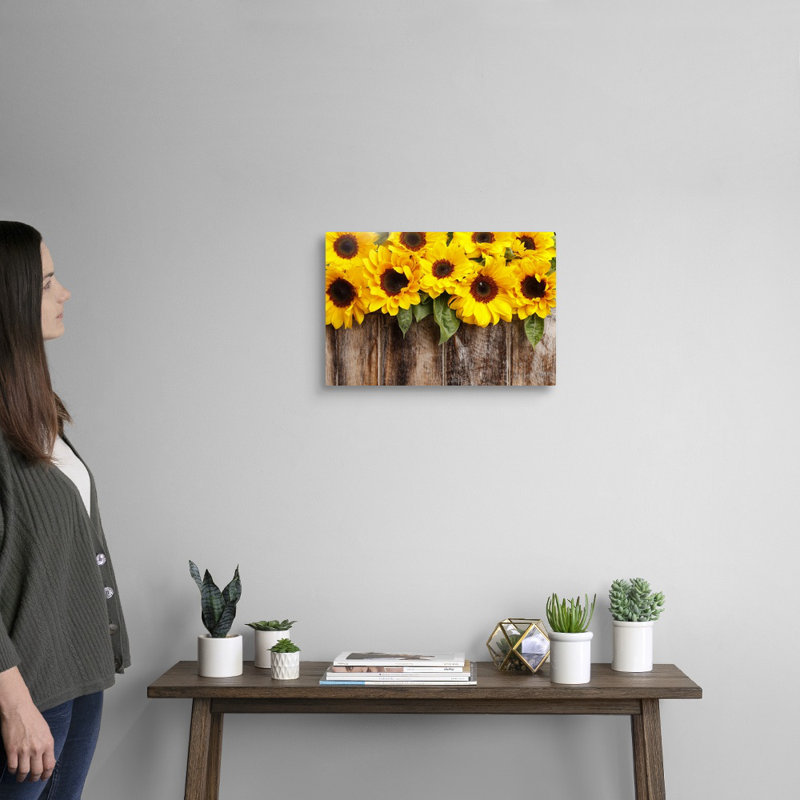 Tournesols sur fond en bois, art mural, Toile tendue, H 18 po x l 12 po x P 1,25 po