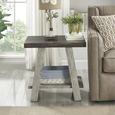 Table de bout en bois avec texture en noyer patiné et structure de base à finition grise