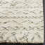 Tapis gris / beige en laine et coton touffeté à la main Aderhold-445876471