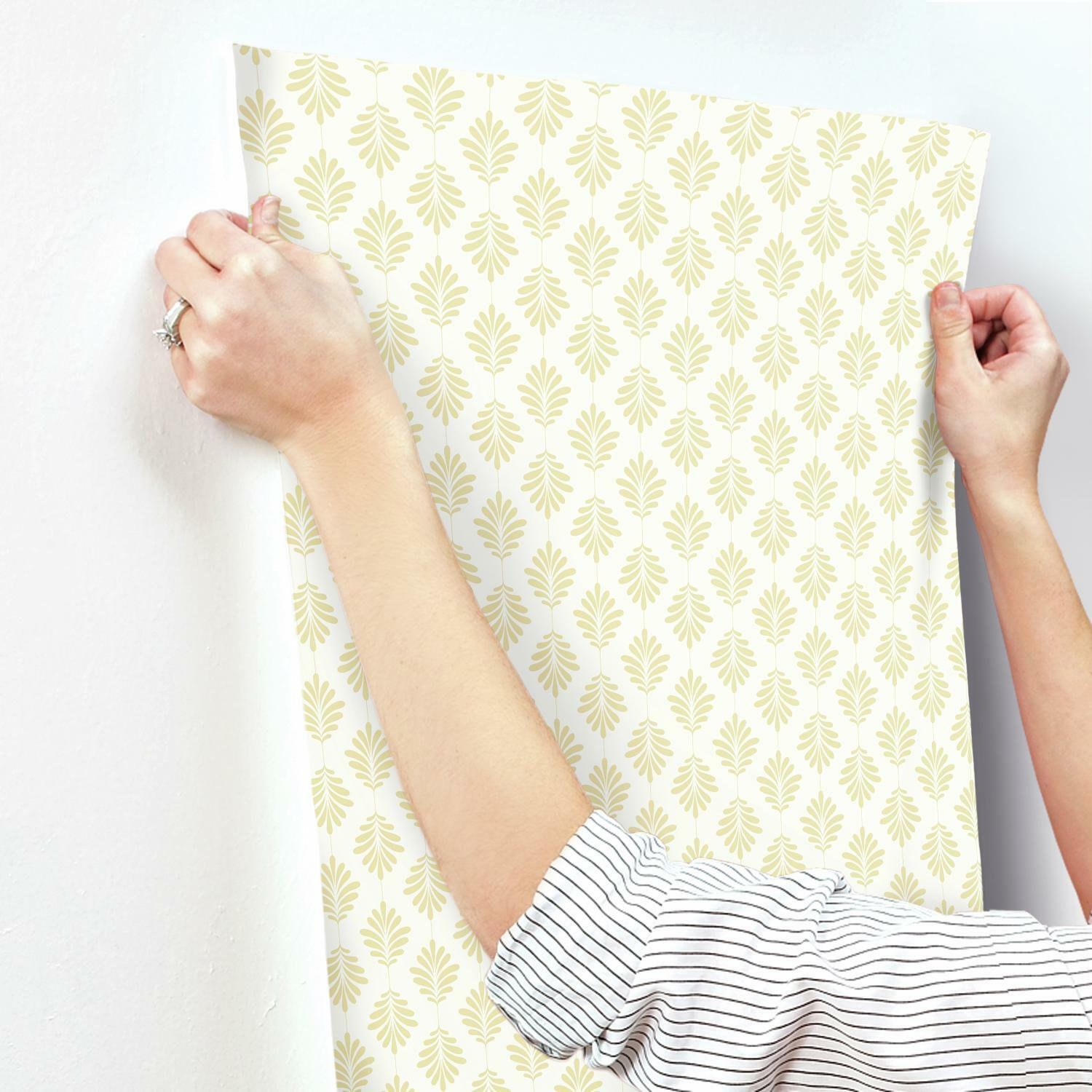 Saskia Modern Floral Wallpaper, Yellow