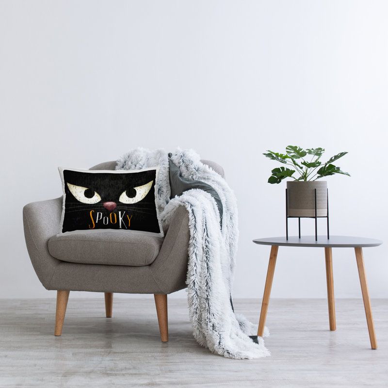 Design de coussin décoratif Spooky Cat Eyes par Nicole DeCamp